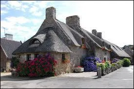 Pour voir de magnifiques chaumières, rendez-vous en Bretagne, à Névez. Pour ce faire, il faut vous rendre dans le département ...