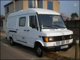 Ce vieil utilitaire Mercedes se nomme ...