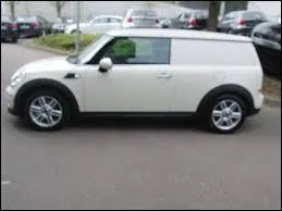 Même la Mini a sa déclinaison utilitaire. Cette version porte le nom de ...