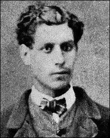 Qui est ce poète, né lui aussi à Montevideo en 1846, auteur de l'ouvrage "Les Chants de Maldoror" ? Il décède très jeune, à 24 ans, vraisemblablement de tuberculose.