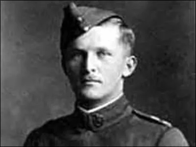 Né en février 1894 à Ontario (Canada), je suis le plus grand as et aviateur canadien avec 72 victoires. Décédé le 11 septembre 1956, je suis depuis quelques années sujet à contre verse par les historiens de mon pays, concernant mes succès aériens qui auraient été enjolivés par ma part. Prenant une telle dimension, elle fut le sujet d'une enquête par le Sénat du Canada. Mais qui suis-je ?