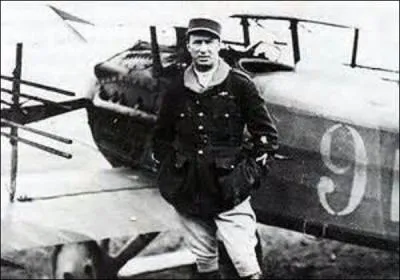 Né en mai 1888 à Mustapha (Algérie), connu comme joueur de rugby à 15 (le stade de l'US Dax porte d'ailleurs mon nom depuis 2001), je compte avec ce sport six sélections en équipe de France. Recensant 35 victoires (surtout sur des ballons d'observation allemands), je me fais descendre le 16 septembre 1918 au-dessus de Mars-la-Tour (Meurthe-et-Moselle), par l'as allemand Georg Von Hantelmann :