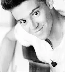 Avec qui Ruggero est-il ?