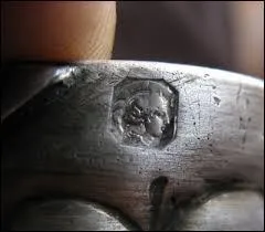 En quelle année est apparu le poinçon "Tête de Minerve" qu'on appose sur des objets en argent ?