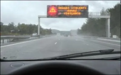 Dans cette situation, est-il possible de rouler à 130 km/h ?