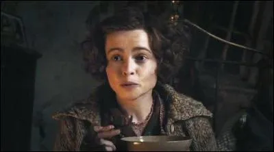 Comment s'appelle la mère de Charlie ?