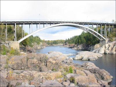 Le Pont d'Arvida, de 153 mètres de long, est le plus long pont du monde en aluminium. Il a été construit en 1950 au(x) :