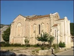 Nous partons maintenant à Bellecombe-Tarendol. Commune de Rhône-Alpes, elle se trouve dans le département ...