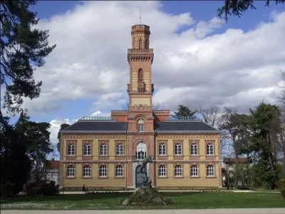 Commune des Hautes-Pyrénées, capitale de la Bigorre, surnommée "ville-marché" grâce à ses nombreux marchés, elle est réputée pour son haricot d'exception. Vous pouvez le cueillir à la main, gousse par gousse, à...