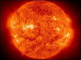 Quel élément, abrégé "O", constitue le Soleil ?