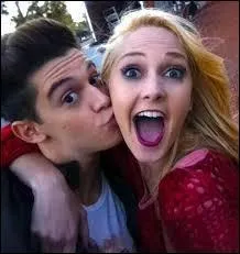 Ruggero sort avec Mercedes.