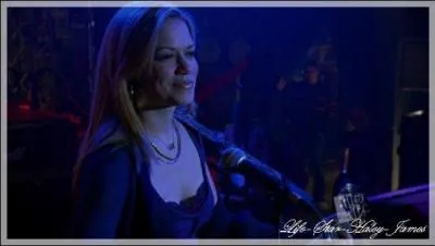 A quoi consacre-t-elle son temps quand ce dernier fut parti ?