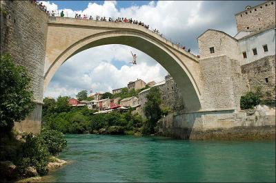 Le Stari-Most qui enjambe la Neretva a été construit en 1567, il est inscrit au patrimoine mondial de l'UNESCO, il est en :