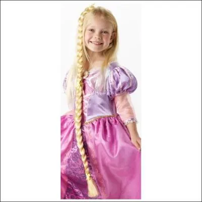 Elle a des cheveux très longs !