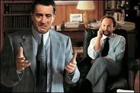 Quel est le métier du personnage de droite ?