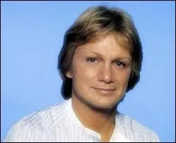 Complétez ces paroles de Claude François : 

''Viens à la maison, y'a le printemps qui chante.
Viens à la maison, tous les oiseaux t'attendent.
Les -------------------- sont en fleurs, ils berceront ton cœur''