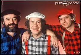 ''Allez viens boire un p'tit coup à la maison
Y a du blanc, y a du rouge, du saucisson
Et Gilou -----------------------------------''
Vivent les bouteilles et les copains et les chansons"

Complétez.