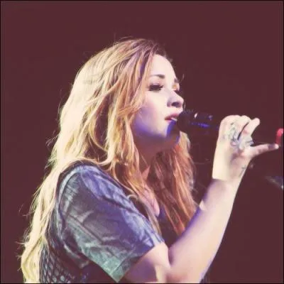 Et pour terminer, quelle personne est une chanteuse ?