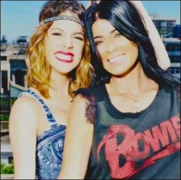 Comment s'appelle la mère de Martina ?