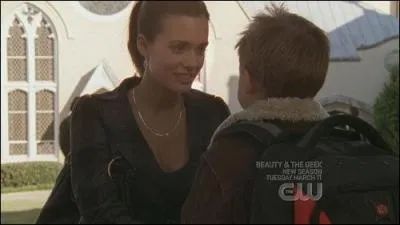 Comment se nomme la nounou de Jamie qui le kidnappe dans la saison 5 ?