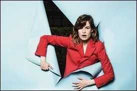 Est-ce qu'elle danse ?