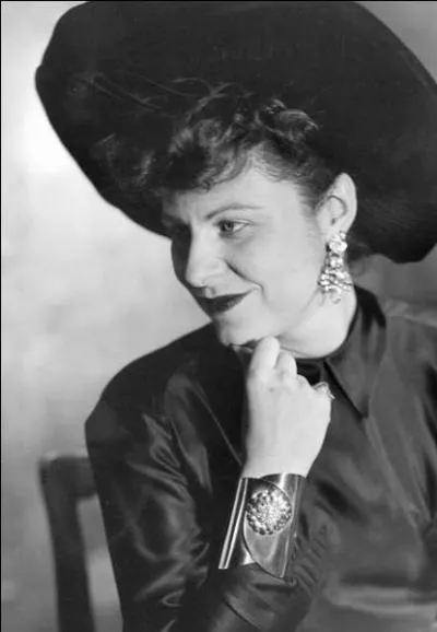 Dans quel domaine s'est fait connaître Nina Ricci ?