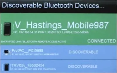 Qui écoute cette conversation en-dessous de l'appartement de Toby, au Brew ?