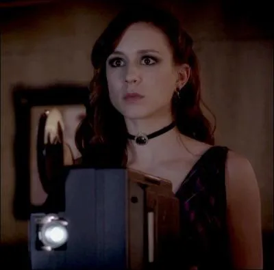 Que découvre Spencer dans la salle "du coffre-fort" de -A ? (Plusieurs bonnes réponses)