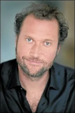 De quelle origine est François Damiens ?