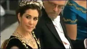 Vous vous mêlez des affaires d'autrui !