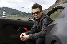 Comment s'appelle cet acteur dans le film ?