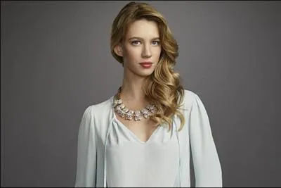 Au début de la série, elle est mariée à Rafael. Quel est son nom ?