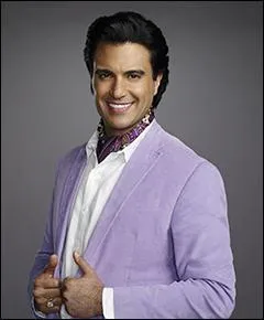 Cet homme vient d'apprendre, il y a peu de temps, qu'il est le père de Jane. Il joue aussi le rôle principal dans une telenovela. Comment se nomme-t-il ?