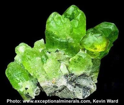 Quelle est cette pierre fine du groupe des forstérites, qui est toujours verte ?