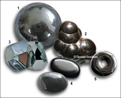 Que sont ces espèces minérales composées d'oxyde de fer ?