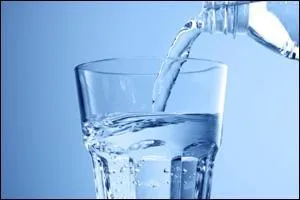 Laquelle de ces marques ne représente pas une eau minérale pétillante ?