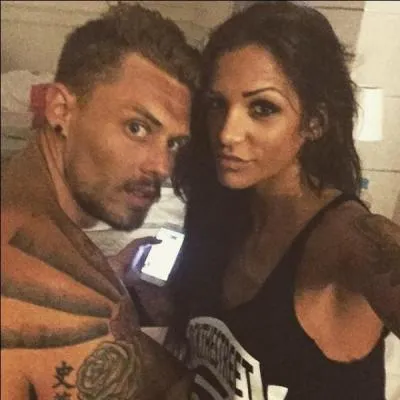 Julia est-elle arrivée avant ou après Steven ?