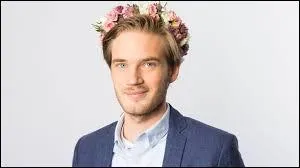 On dit que c'est le roi sur YouTube.