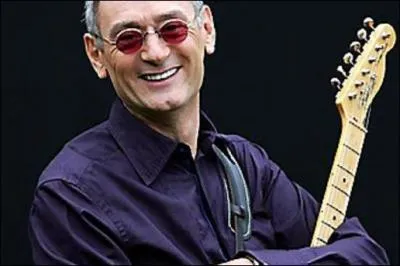 Qui fut son premier vrai 'partenaire' (qui deviendra son 'frère' plus tard) avec lequel il fit ses premières tournées ?