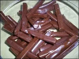 Cette sucrerie pèse 8 grammes pour 8 centimètres de long.