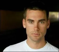 J'ai adopt&eacute; Finn et T.J puis j'ai eu avec ma femme Wyatt et Drew. Qui suis-je ?