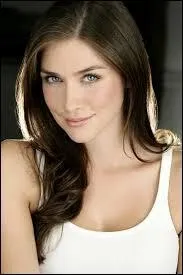 Dis-moi tout sur elle. De qui s'agit-il ?