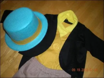 Retrouvez le propriétaire du chapeau et du costume !