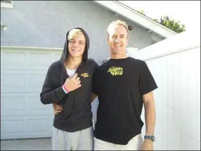 Comment s'appelle le père de Ross Lynch ?