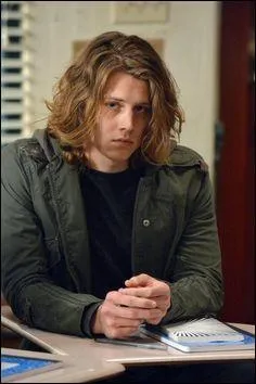 Ce jeune homme rejoint Carter à Falls Chruch en Virginie. Depuis peu, il est le petit-ami de Taylor. Qui est-il ?