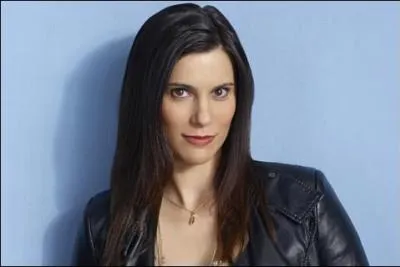 Cette femme a kidnappé Carter, mais elle a fait un don d'ovules à Elizabeth, ce qui fait d'elle la mère biologique de Carter et de Taylor. Qui est cette femme ?