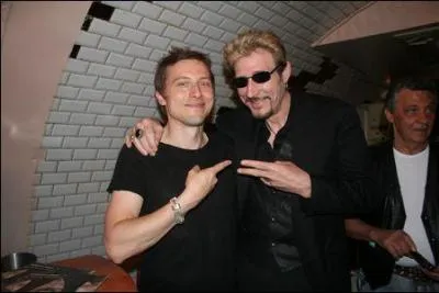 Quel est l'instrument de musique jou&eacute; par "Greg Zlap" accompagnant "Johnny Hallyday", "Florent Pagny" etc ?