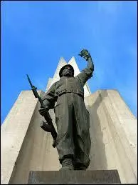 Dans quel pays trône ce "Mémorial du martyr" ?