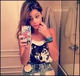 A qui Martina Stoessel envoie cette photo ?