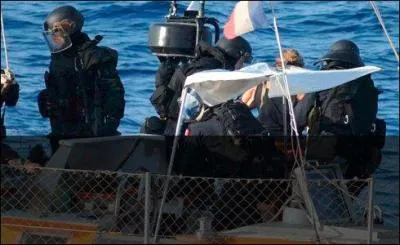 Dans l'affaire des otages du Tanit, la balle qui tu le skipper tait bien franaise. Combien de temps aura-t-il fallu au gouvernement pour l'admettre?